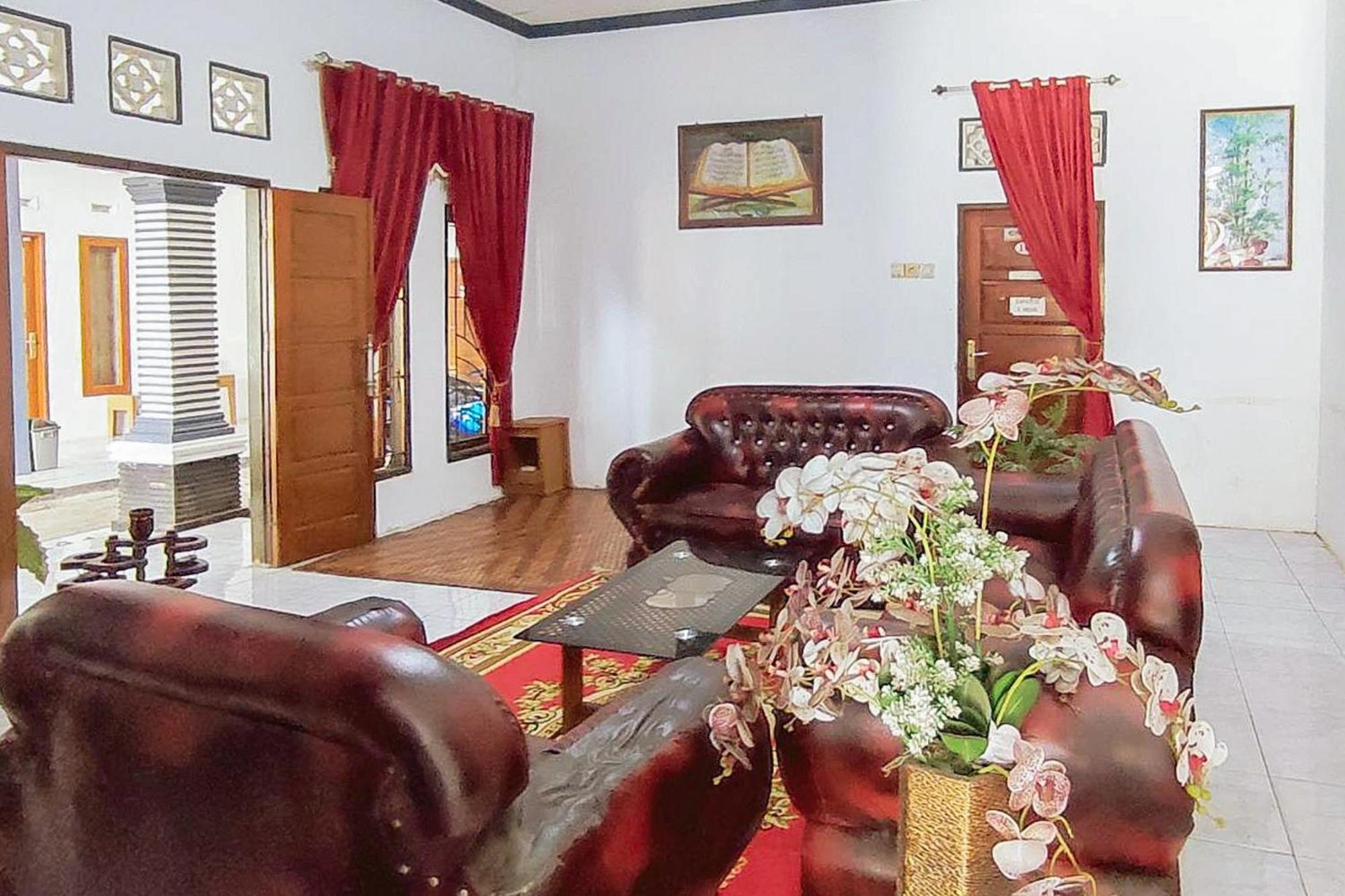 Reddoorz Syariah At Penginapan Eby Padang Exterior photo