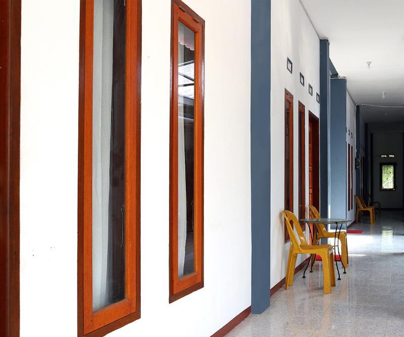 Reddoorz Syariah At Penginapan Eby Padang Exterior photo