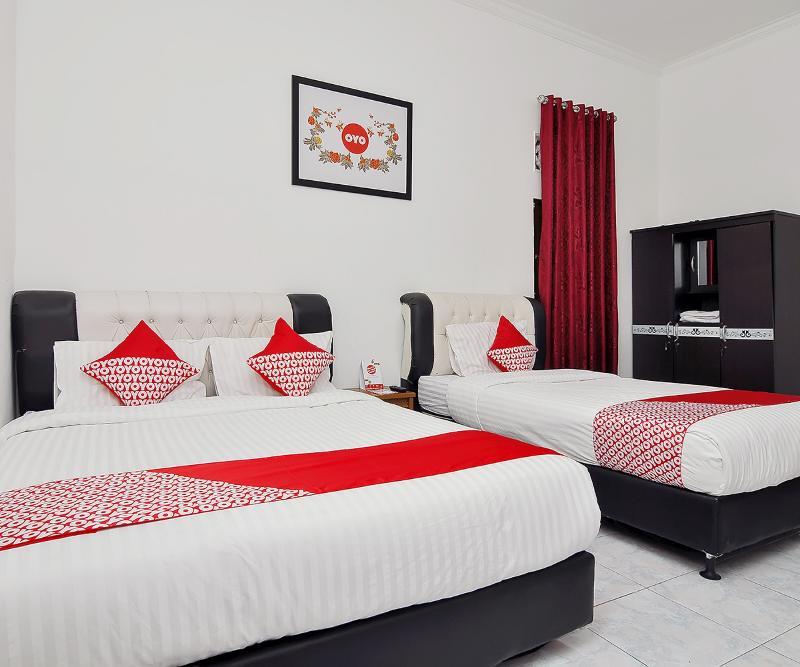 Reddoorz Syariah At Penginapan Eby Padang Exterior photo